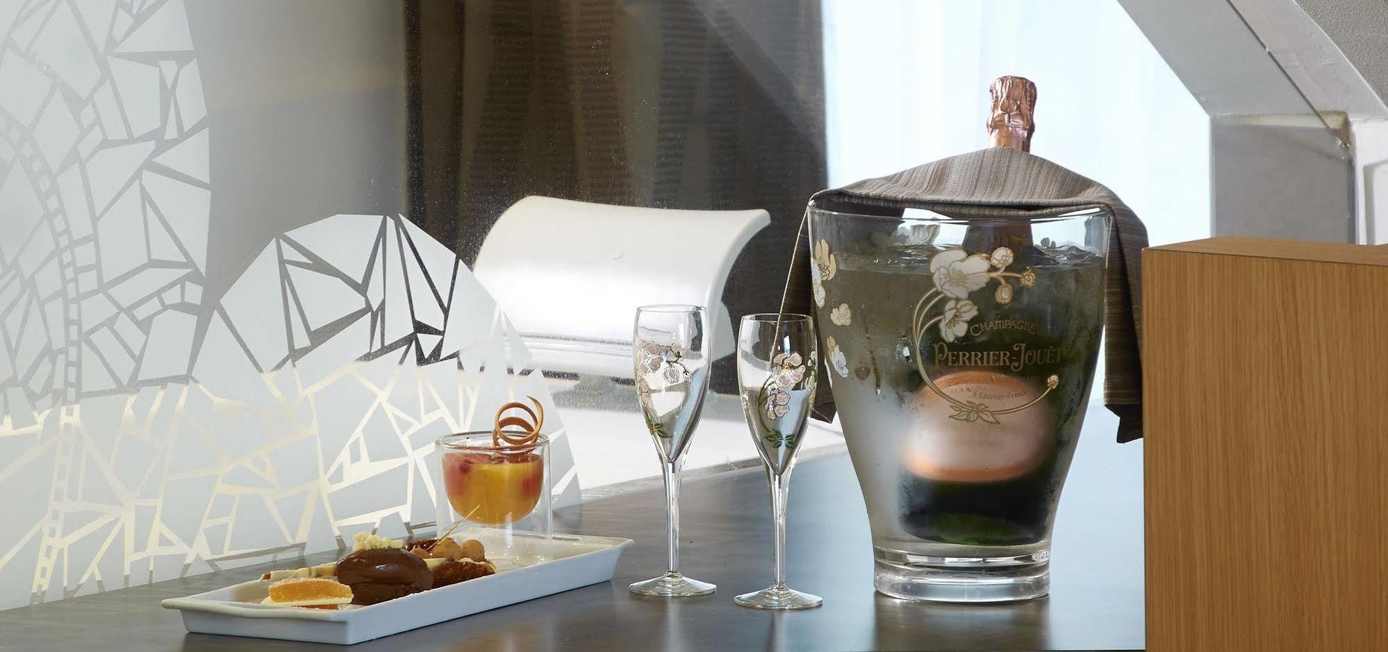 Hotel Restaurant Le Rive Gauche ชัวญี ภายนอก รูปภาพ